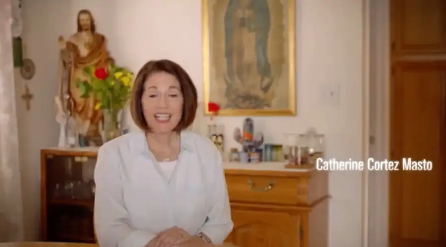 Senadora Demócrata abortera usa a la Virgen de Guadalupe y al Sagrado Corazón para su campaña