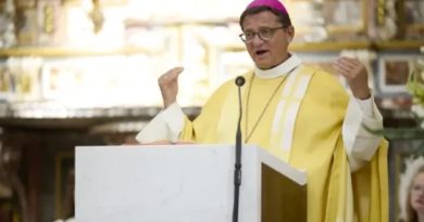 Obispo suizo pide mujeres sacerdotisas y el fin del celibato a puertas del Sínodo Obispo suizo pide mujeres sacerdotisas y el fin del celibato a puertas del Sínodo