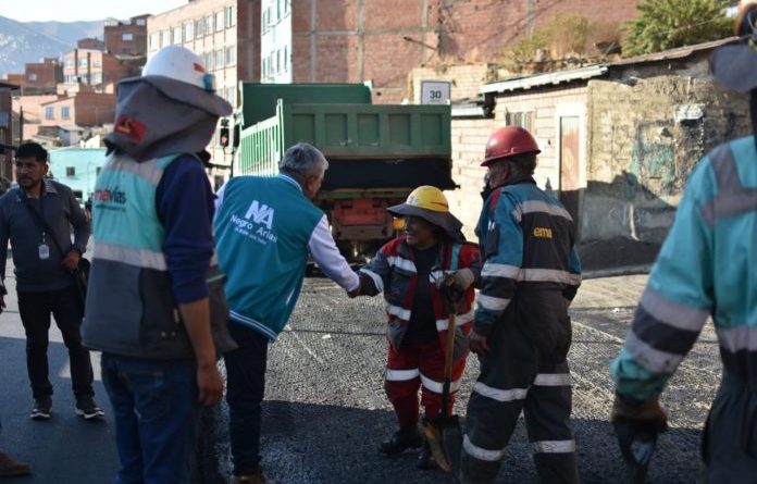 Arias inspecciona avance del Superasfalto en San Antonio