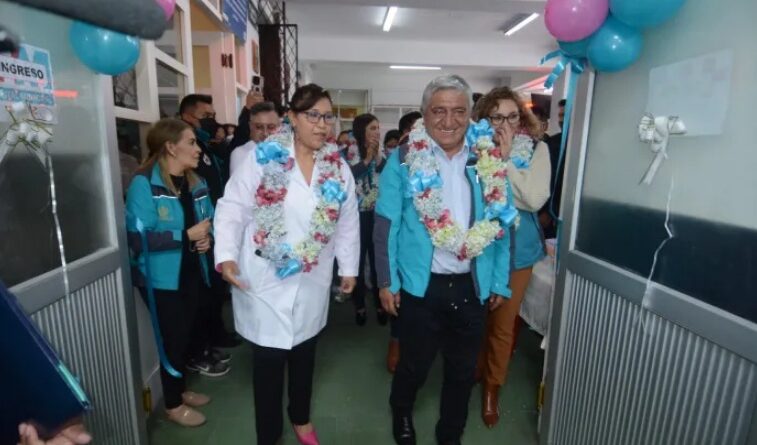 Arias entrega obras de remodelación en sala de emergencias del Hospital Municipal La Paz