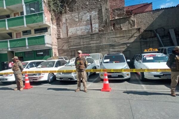 La Paz: Policía desbarata banda de ‘jaladores’ y secuestra cinco movilidades
