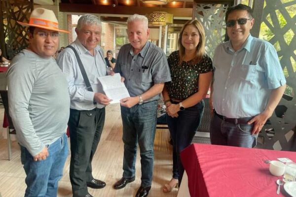 Arias se reúne con Costas y ratifica acuerdo por la unidad