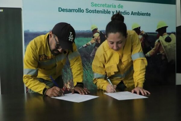 Santa Cruz: Bomberos forestales contarán con seguro contra accidentes