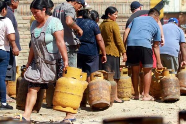 Santa Cruz: crecen filas por falta de GLP