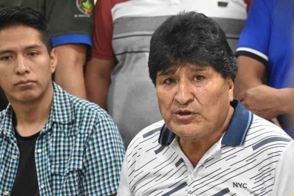 Evo y Andrónico cruzan palabras sobre supuesto ofrecimiento de candidatura