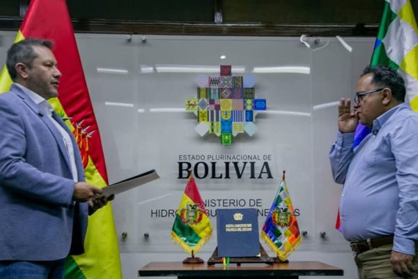 Posesionan a nuevo presidente ejecutivo de YLB