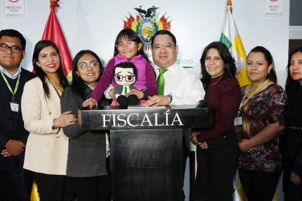 Fiscal califica como “paso histórico en la defensa de la niñez” ley de protección en entornos digitales