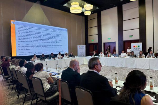 Candidatos se comprometen a no hacer «guerra sucia» y respetar resultado del balotaje
