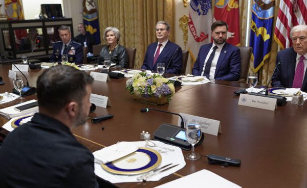 Trump y Zelenski hablan de disminuir tensiones para poner fin a la guerra