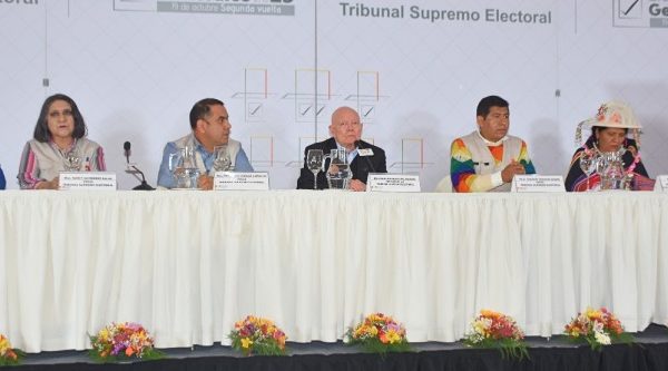 TSE anticipa entrega de credenciales a electos para el 30 de octubre